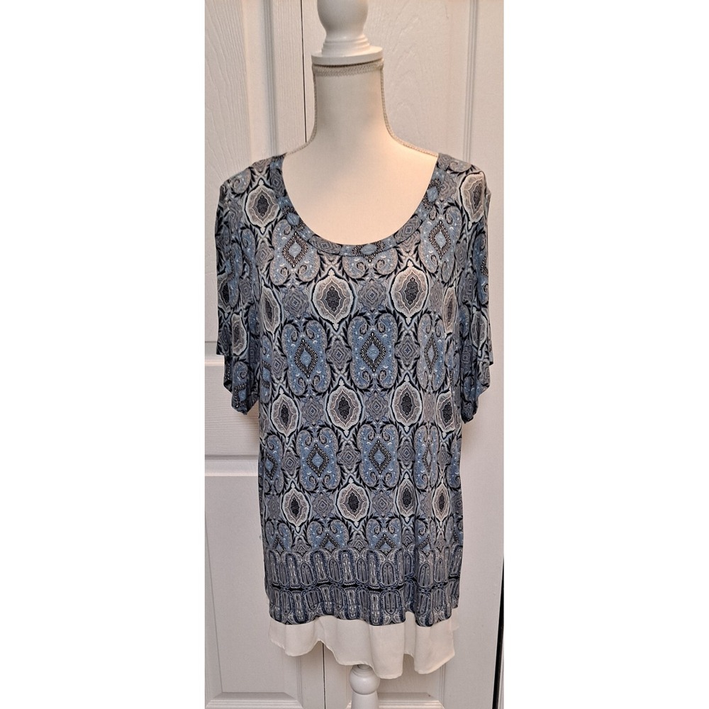 Rose+Olive 2x Blue Geometric Pull Over Top With White‎ Ruffle Accent